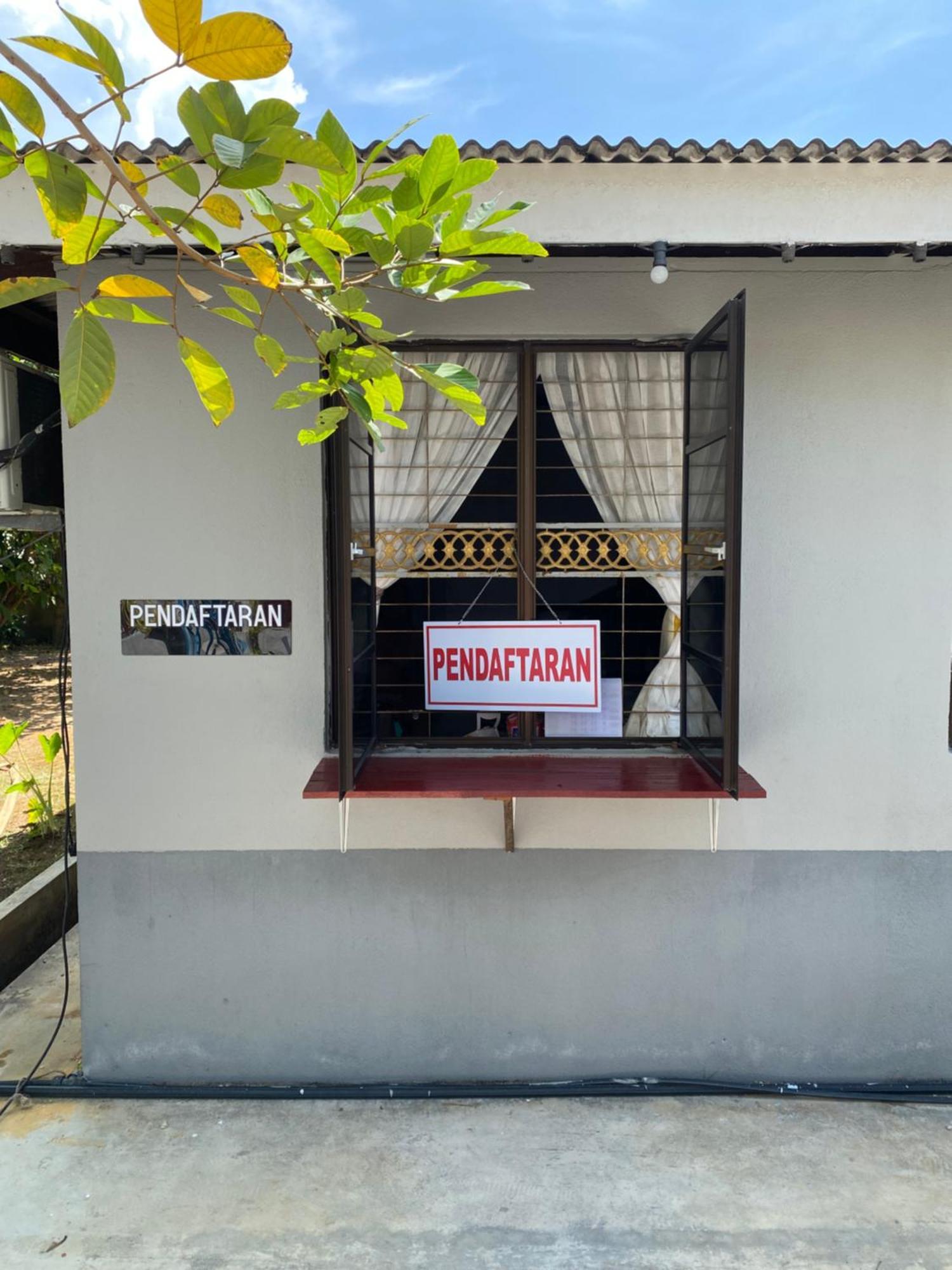 Lakse Inn Homestay Kampong Pengkalan Maras Exterior photo