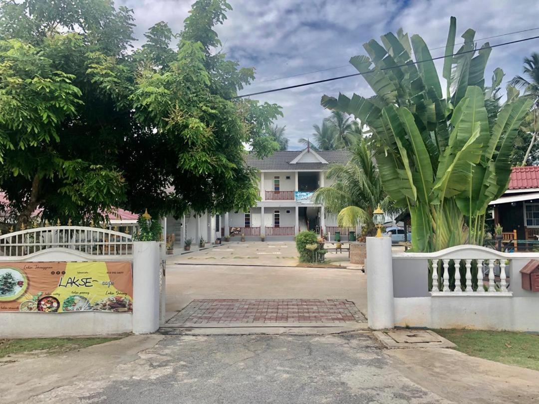 Lakse Inn Homestay Kampong Pengkalan Maras Exterior photo