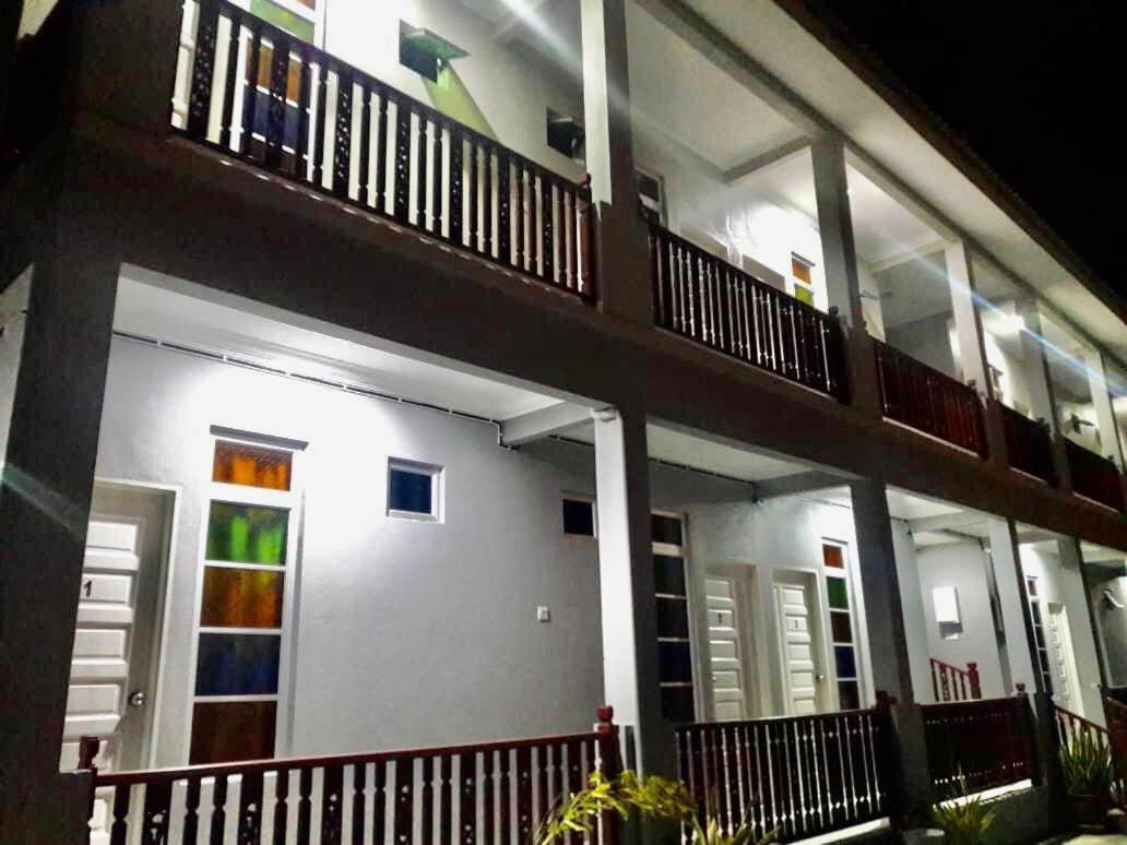 Lakse Inn Homestay Kampong Pengkalan Maras Exterior photo