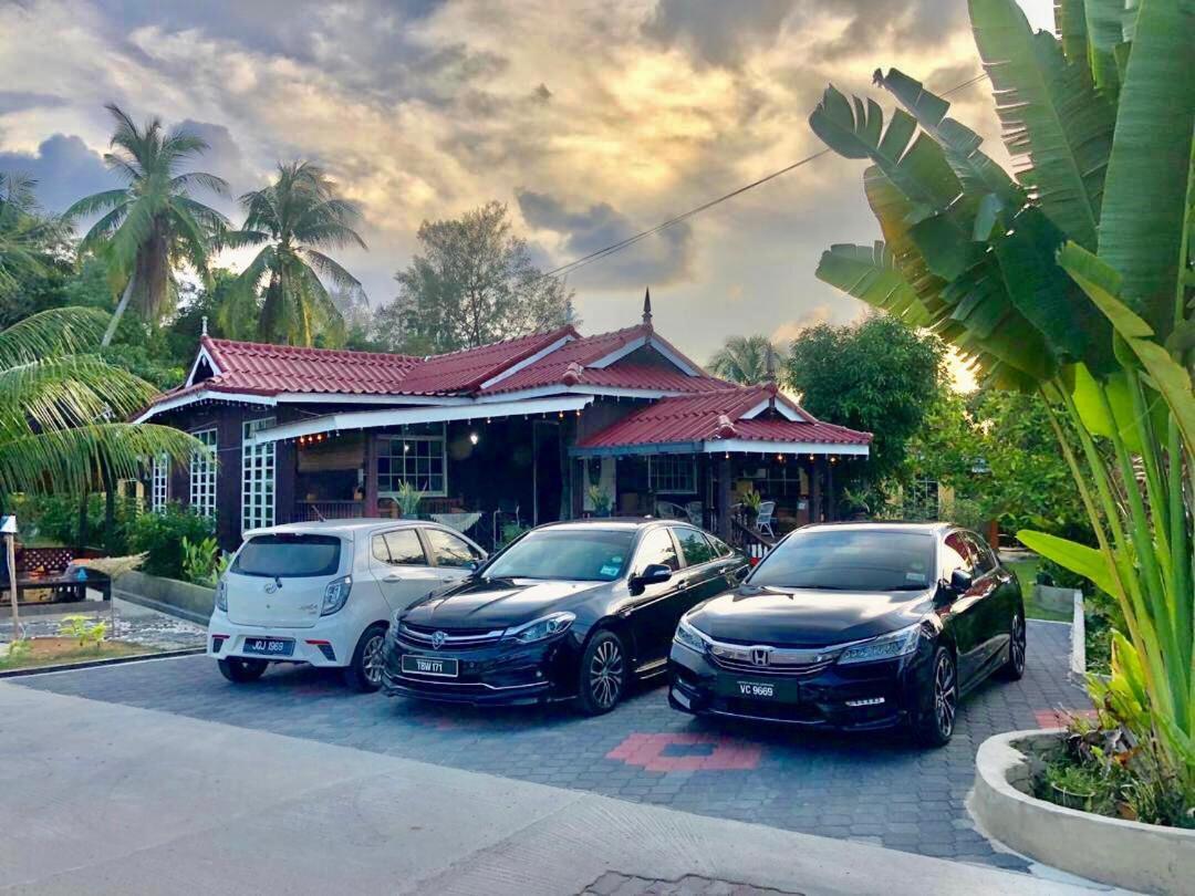 Lakse Inn Homestay Kampong Pengkalan Maras Exterior photo